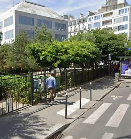 18 Au Pieds Du Montmartre *